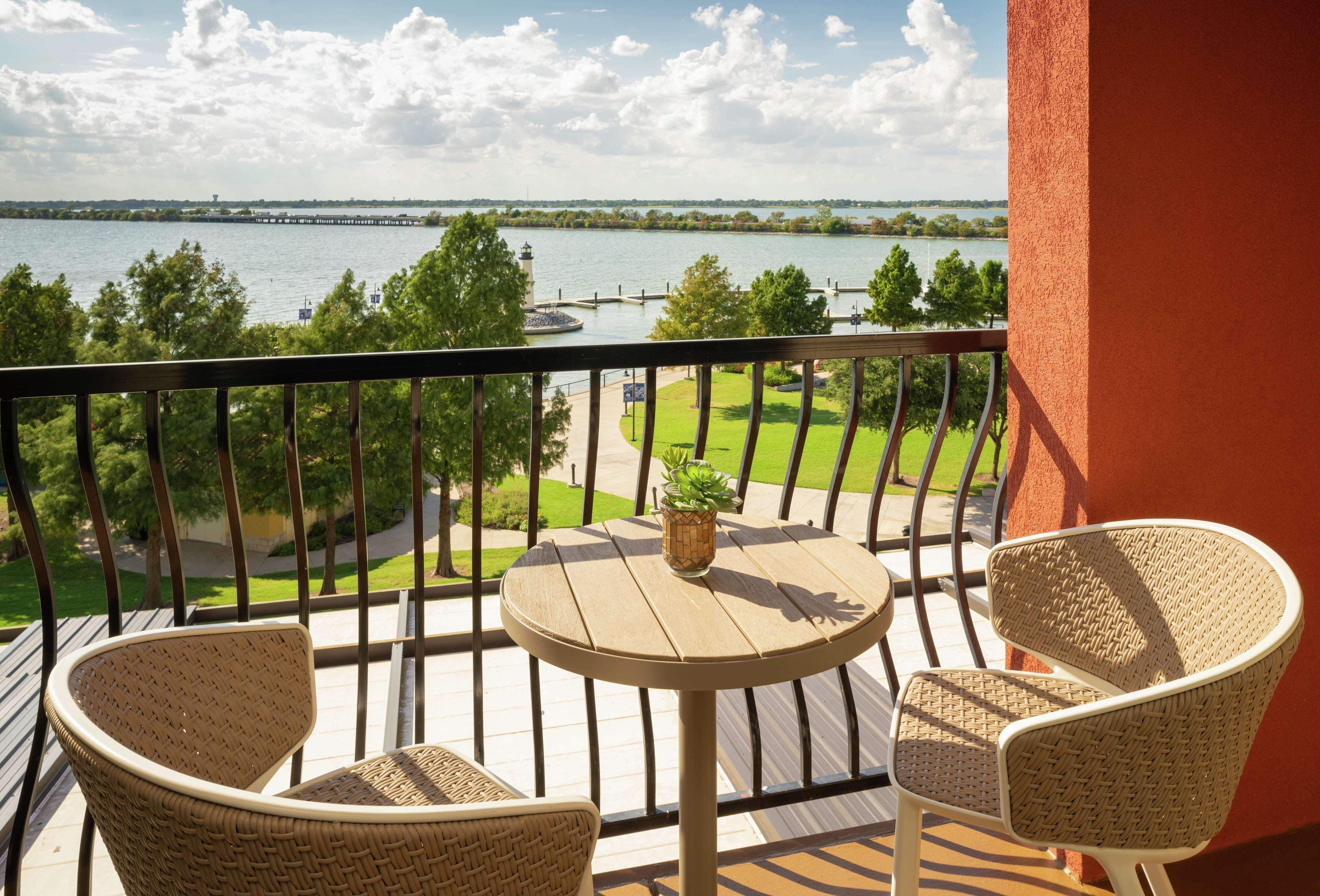 Hilton Dallas/Rockwall Lakefront Hotel Exterior foto